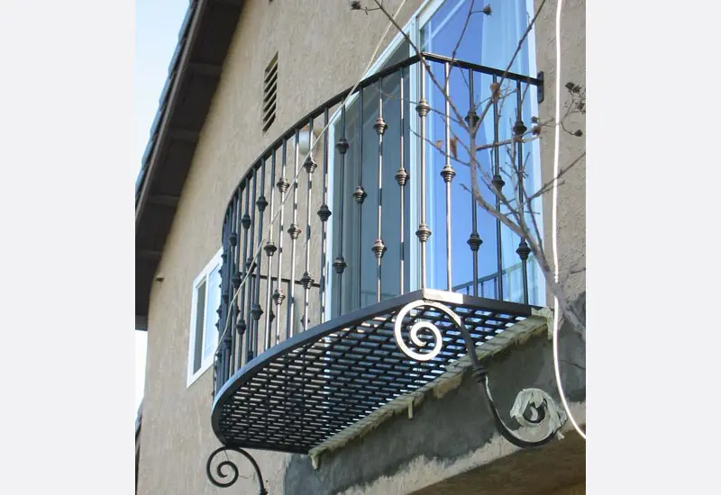 Backyard Iron Railing Installation & Repair