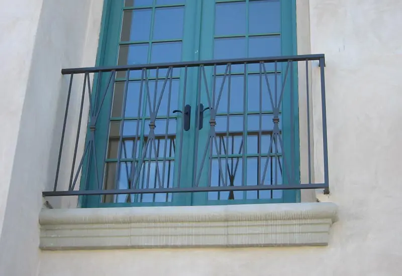 Install Iron Balcony Guardrail
